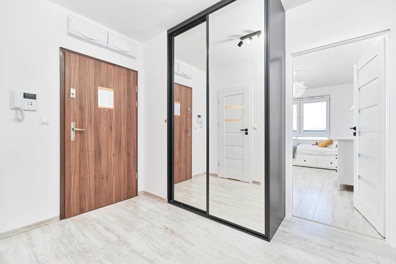 Exclusive Apartments Teczowa With Underground Parking By Noclegi Renters Вроцлав Екстериор снимка