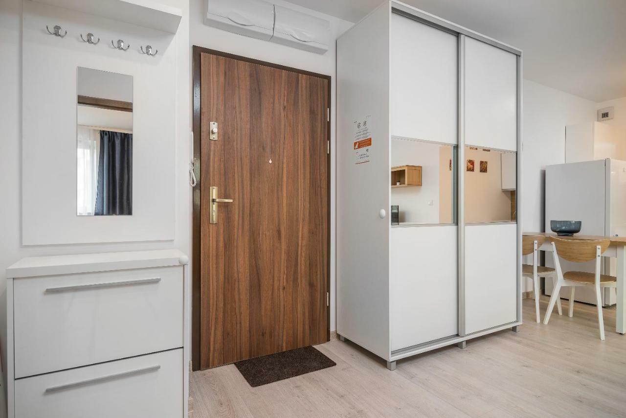 Exclusive Apartments Teczowa With Underground Parking By Noclegi Renters Вроцлав Екстериор снимка